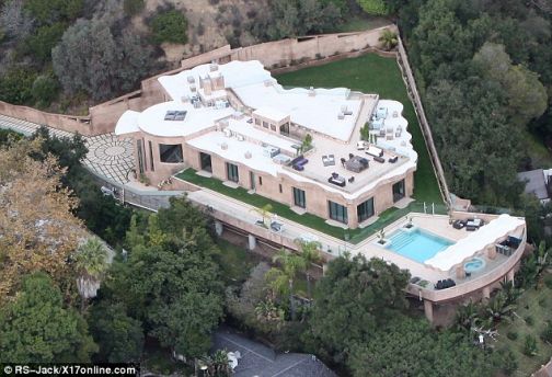 Must Be Nice: Rihanna Plunks Down $12 Million On Swanky New Pad