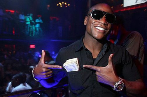 Floyd Mayweather’s Rolling In Dough, Guaranteed $32 Million For Robert Guerrero Fight